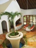 4 cuartos, 464 m hogar inspirado de palacio maya en venta en cancún centro c1656