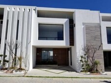 5 cuartos, 270 m casa en venta en parque mediterraneo lomas de angelopolis