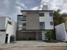 5 cuartos, 404 m los trojes amplia casa en venta de 404 mts2 qh1054