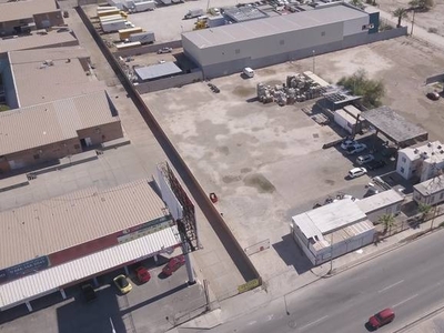 terreno en renta ubicado sobre zona comercial.