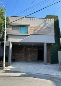 Casa con Alberca en venta en San Pedro Garza García