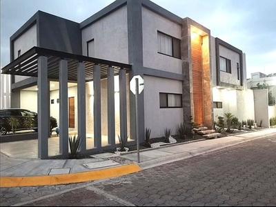 VENTA DE CASA CON ALBERCA Y RECAMARA EN PLANTA BAJA, PEDREGAL DE VISTA HERMOSA