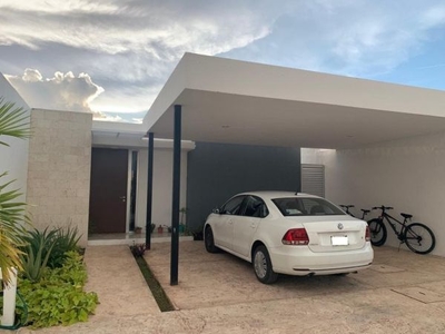 CASA DE UN NIVEL AMUEBLADA EN PRIVADA, MÉRIDA