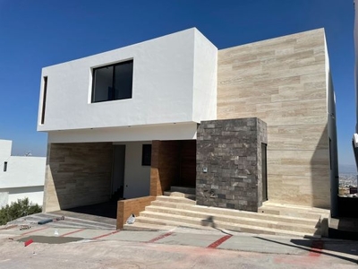 CASA EN PRE VENTA EN SAN LUIS POTOSI, CLUB DE GOLF LA LOMA