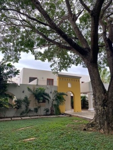 Casa en renta de 5 recámaras en Club de Golf la Ceiba. Mérida.