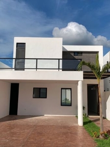 Casa en renta en Privada Fontana al Norte de Mérida.