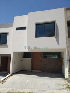 CASA EN RENTA ZAPOPAN, COTO MADEIRAS ll JUNTO A VALLE IMPERIAL