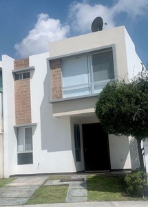 CASA EN VENTA 3 RECAMARAS, ALBERCA EN PRIVADA, EN EL REFUGIO QUERETARO