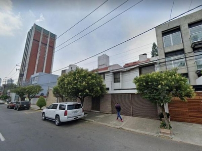 Casa en venta a unos pasos de Plaza las Aguilas