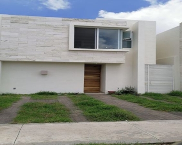 CASA EN VENTA AL PONIENTE DE AGS MOD MARIA