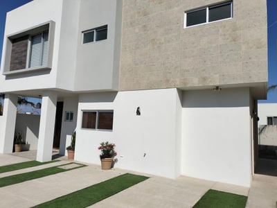 Casa en venta área Santa fe Tijuana BC Valparaíso