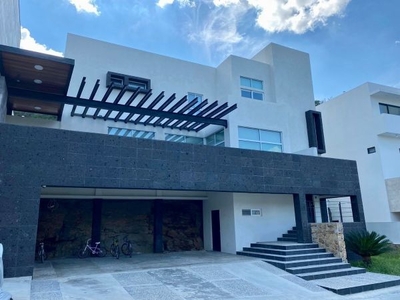 CASA EN VENTA CAROLCO