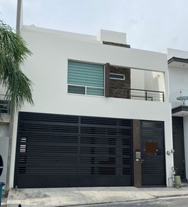 CASA EN VENTA CUMBRES ELITE