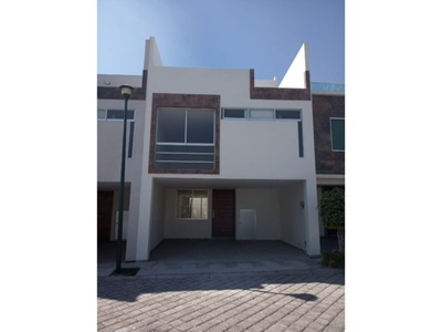 Casa En Venta Dentro De Fraccionamiento Arboledas Del Pedregal