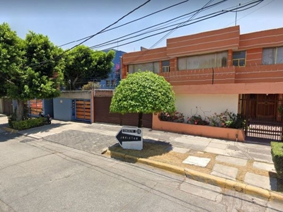 Casa en Venta en Circuito Juristas, Ciudad Satélite, Naucalpan de Juárez EMT