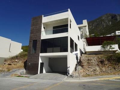 Casa en venta en Contry Sur Segundo Sector Monterrey con terraza panorámica