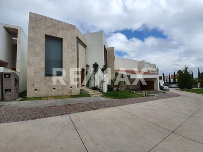 CASA EN VENTA EN FRACC. SIERRA AZUL.