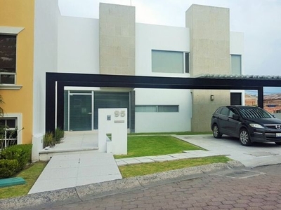 Casa en venta en fraccionamiento RINCONADA DE LOS ALAMOS