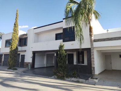 CASA EN VENTA EN VILLAS DE LA PERLA