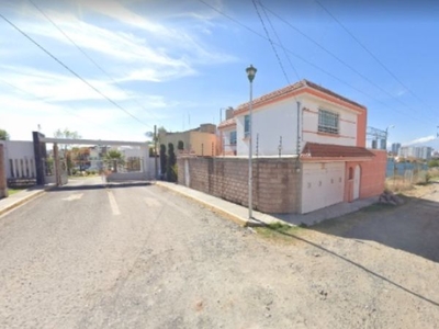 Casa en venta. Fraccionamiento Cipreses de Mayorazgo, CP 72480, Puebla.