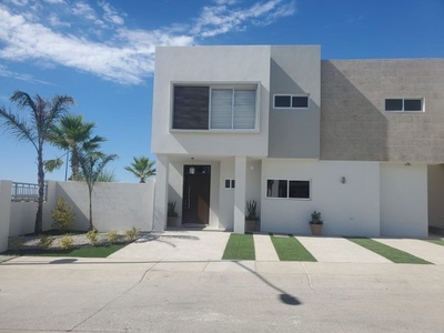 Casa en Venta modelo Halley Valparaiso residencial santa fe Tijuana