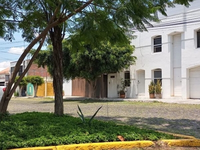 Casa en Venta o renta en Alamos 2a a una cuadra de Bernardo Quintana
