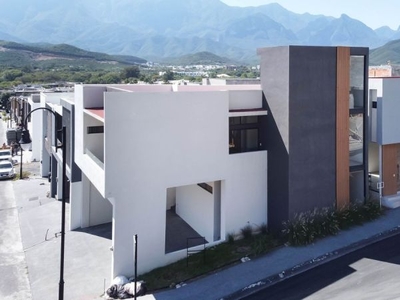 Casa Nueva en Esquina en Venta - Aires del Vergel, Monterrey