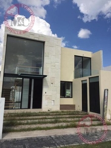 CASA NUEVA EN VENTA COTO CERRADO