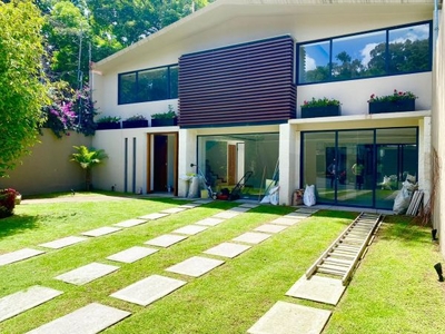 CASA VENTA CALZ. LAS ÁGUILAS LOMAS DE AXIOMATLA REMODELADA