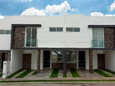 Doomos. Excelente Casa en venta, en conjunto privado, en San Isidro Juriquilla, Querétaro (Crux 007 004)