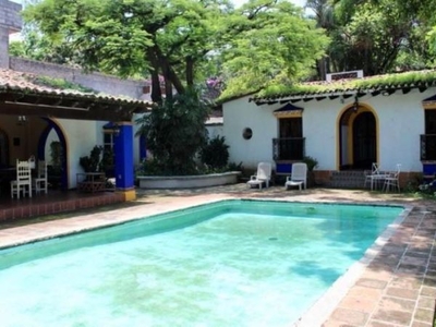 EN REMATE EXCELENTE RESIDENCIA EN CUERNAVACA IDEAL PARA CASA DE RETIRO