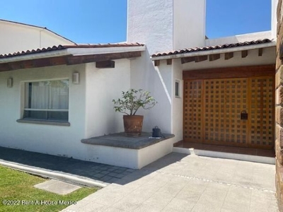 EN VENTA CASA 3 RECÁMARAS ESTILO CLÀSICO JARDÍN TERRAZA RCS-23-1389