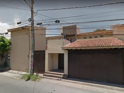 ENORME CASA CON ALBERCA EN CUERNAVACA, 4 HABITACIONES. CONTÁCTAME PARA ADQUIRIRLA