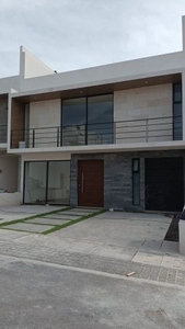 Estrena Casa en Juriquilla San Isidro, Equipada, 3 Recamaras, Roof Garden, Luo