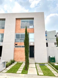 Estrena Casa en Zona Esmeralda, 3 Recamaras, Jardín, 2.5 Baños, Alta Plusvalía