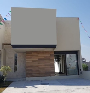 Hermosa Casa en Altos Juriquilla, 3 Recamaras, 3.5 Baños, Jardín, Equipada