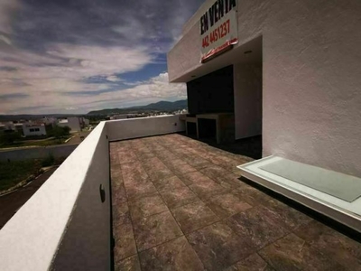 Hermosa Casa en Juriquilla San Isidro, 3 Niveles, Roof Garden, Jardín, 3 Recs..