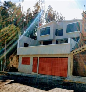 INCREÍBLE CASA EN PASEOS DEL BOSQUE