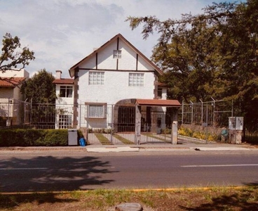 Hermosa Casa Estilo Inglés en VENTA en Condado de Sayavedra