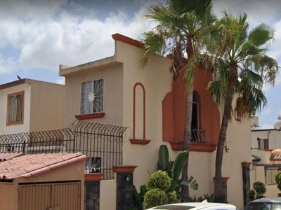 Increíble CASA con excelente ubicación, en Privada Crisantemos Residencial Agua Caliente, Tijuana.