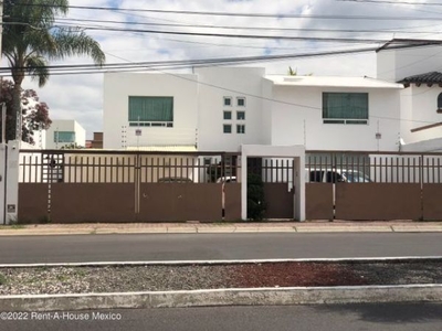 Juriquilla casa a pie de calle en VENTA con uso para oficinas DCS1729