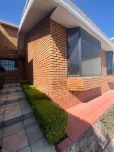 Linda Casa con Jardín Plano y Área Federal en Venta, Residencial Chiluca