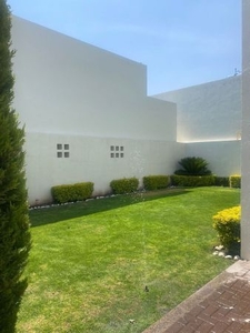 Linda Residencia en Valle de Juriquilla, Roof Garden, Gran Jardín, Cochera..