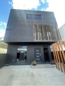 MODERNA CASA EN VENTA EN PRIVADA VALLE SUR TIJUANA