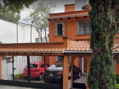 OPORTUNIDAD DE INVERSIÓN, CASA EN EXCLUSIVA ZONA DE LA CIUDAD