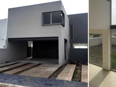 Preciosa Residencia en Real de Juriquilla, Doble Altura, Jardín, 3 Recamaras..