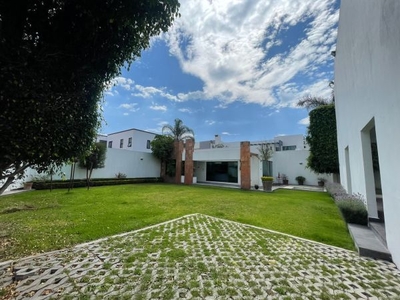 Propiedad en venta para adaptar como casa en Puebla fraccionamiento privado