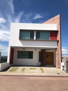 Renta casa amueblada en Milenio Querétaro.