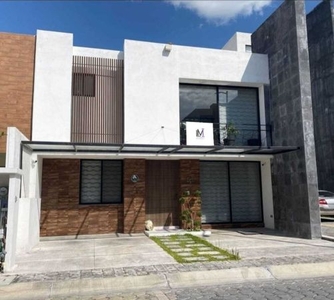 Renta moderna casa en Cholula Puebla