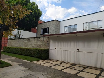 RENTO EXCELENTE DUPLEX CON JARDIN EN LOMAS DE CHAPULTEPEC